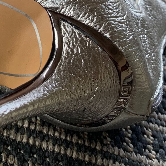 DKNY silver heel - Picture 1 of 4